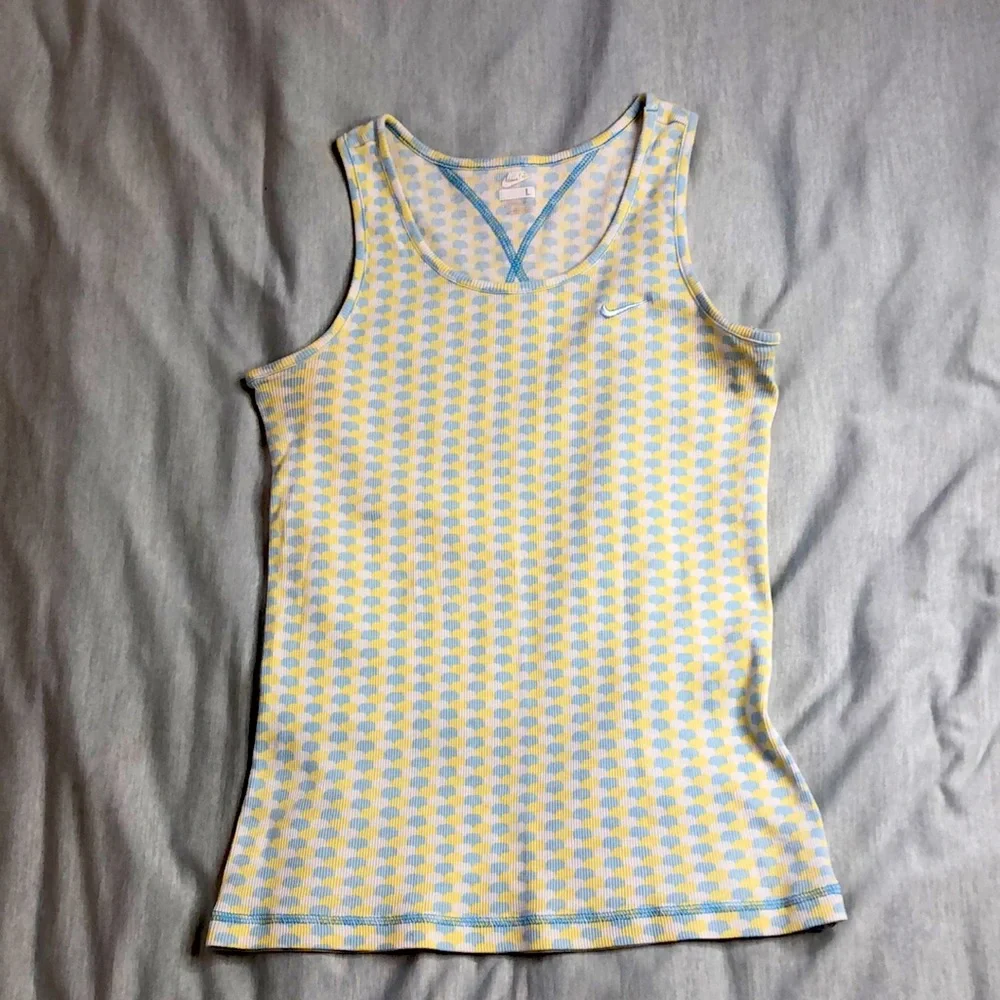 Nike Tank size Large